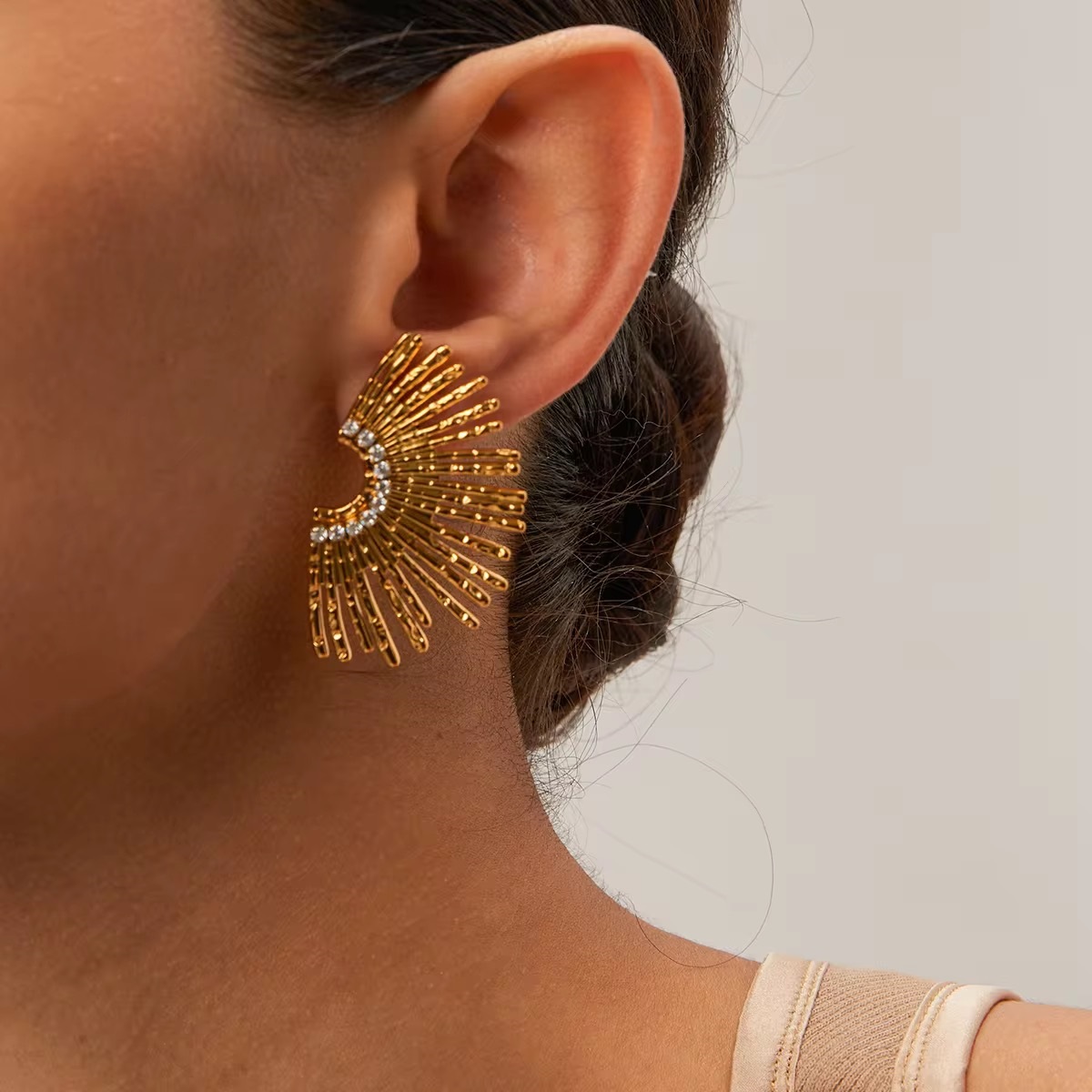 Boho Style 18K Gold Plated – Scalloped Rhinestone Sunflower Earing